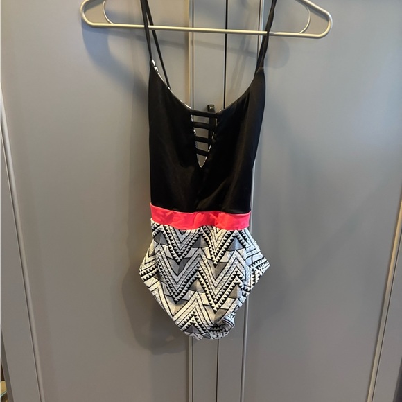 MAAJI COLORBLOCK REVERSIBLE ONE PIECE SWIMSUIT SIZE MEDIUM - Picture 3 of 8